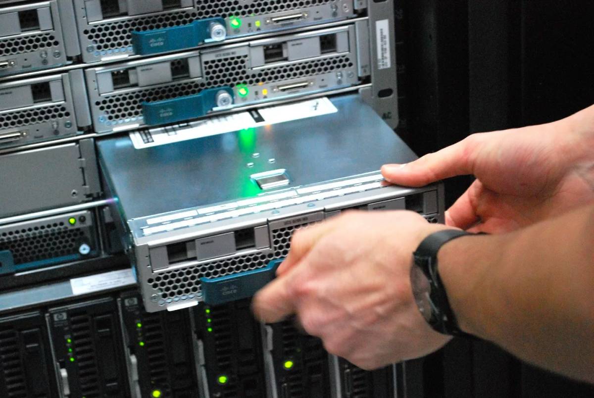 Why to rent a dedicated server for a website hosting