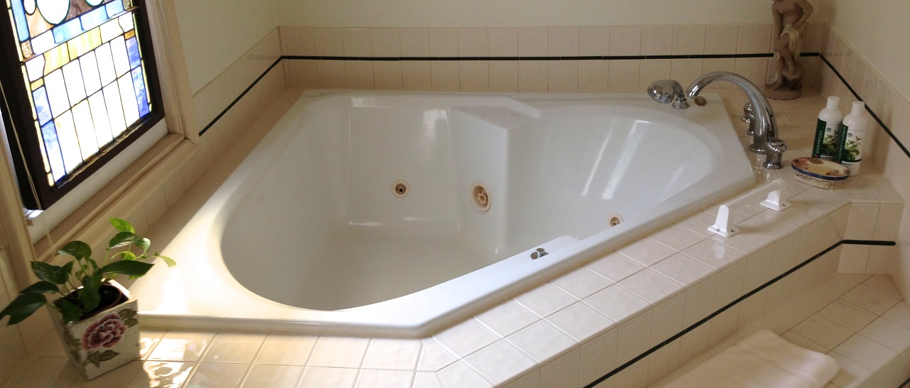 Bathtub: from the choice of materials to refinishing